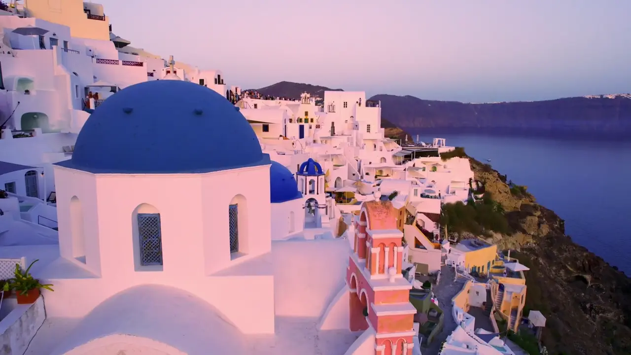 Záber z pôvodného videa zo zážitkového pobytu na Santorini